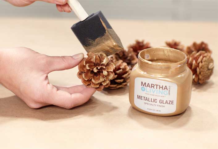 Paint pinecones - Make Holiday Branch Tree Paint pinecones - Make Holiday Branch Tree