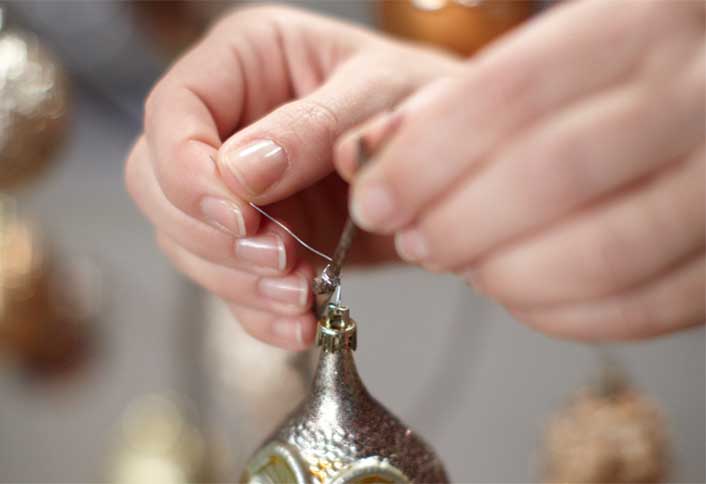 Decorate branches - Make Holiday Branch Tree Decorate branches - Make Holiday Branch Tree
