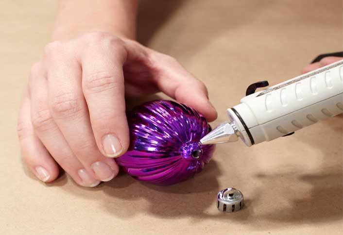Glue ornaments - Make Ornament Garland Glue ornaments - Make Ornament Garland