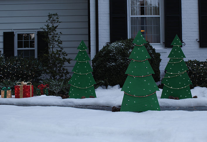 Finish decorating - Make Holiday Tree Yard Decor Finish decorating - Make Holiday Tree Yard Decor