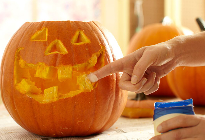 Get a ghostly glow - Pumpkin Decorating Tips Get a ghostly glow - Pumpkin Decorating Tips