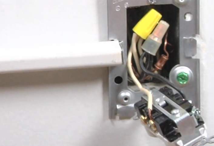 Install raceway - Extending Power Metal Raceway Install raceway - Extending Power Metal Raceway