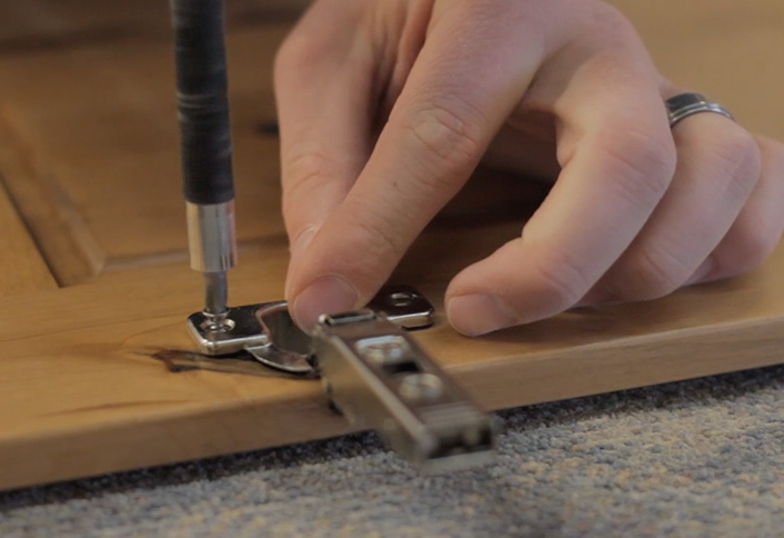 Attach hinges hardware - Replace Hinges Attach hinges hardware - Replace Hinges