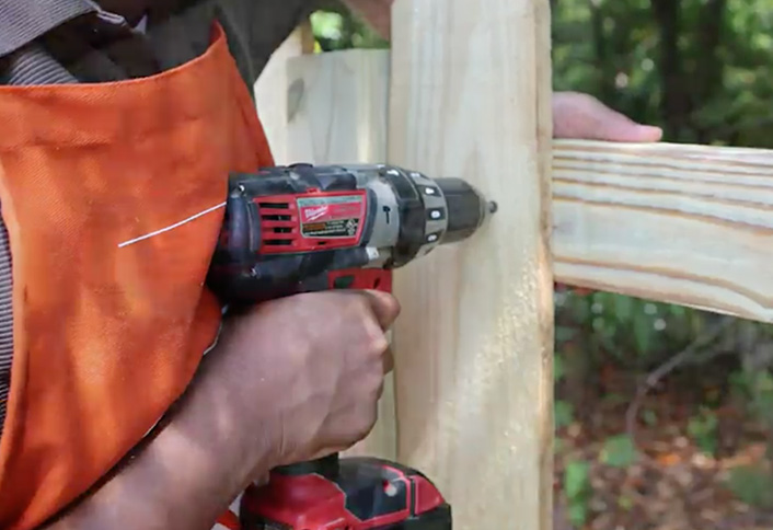 Attach remaining pickets - Building Your Own Fence Attach remaining pickets - Building Your Own Fence