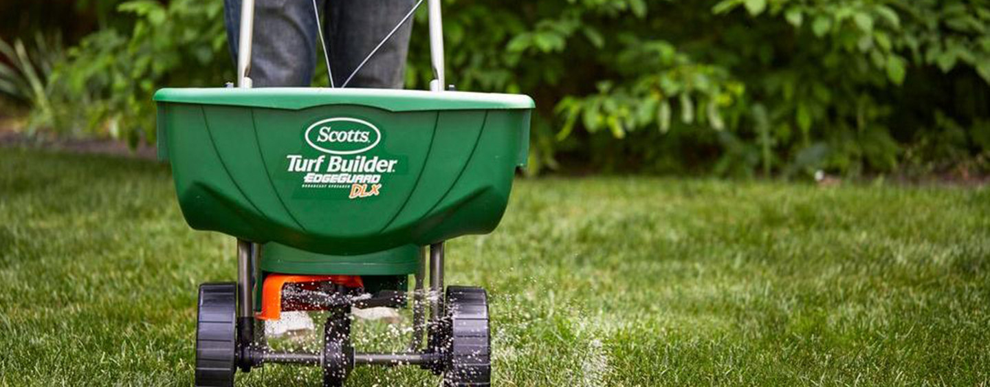 Choose a Lawn Spreader Choose a Lawn Spreader