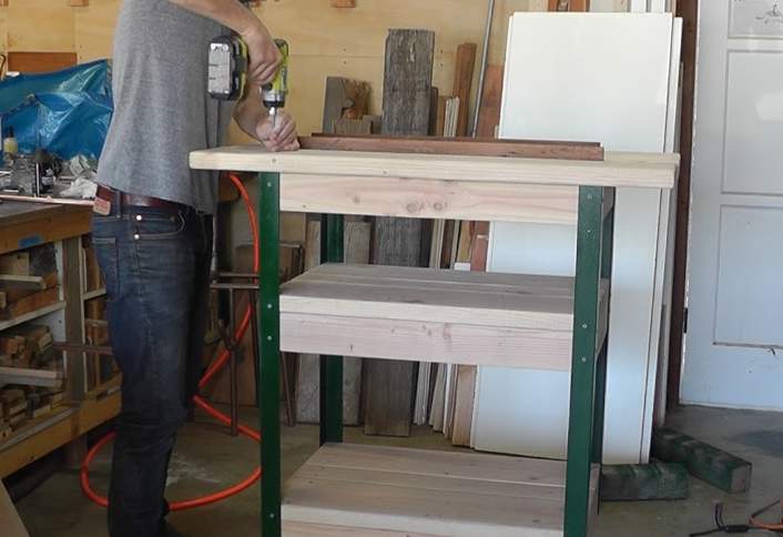 Screw on the top - Build a Grilling Cart Screw on the top - Build a Grilling Cart