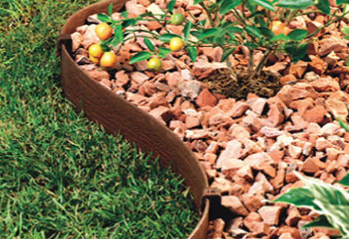 Installing Plastic Edging Installing Plastic Edging