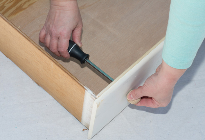 Preparing base & wall apply base coat - Sponge Painting your Walls Preparing base & wall apply base coat - Sponge Painting your Walls