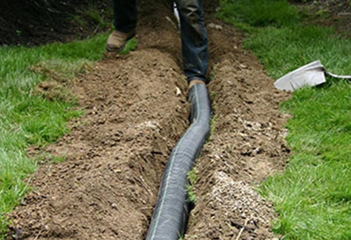 Set drain pipe in trench - How To Build French Drain Set drain pipe in trench - How To Build French Drain