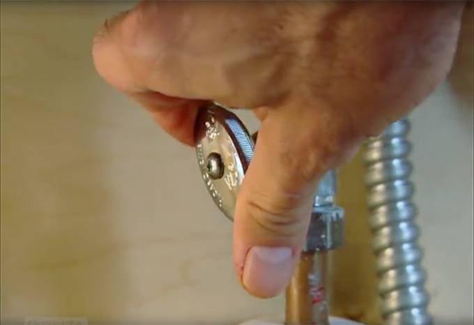 Turn Off Water Empty Tank - Fixing Leaky Toilet Flapper Turn Off Water Empty Tank - Fixing Leaky Toilet Flapper