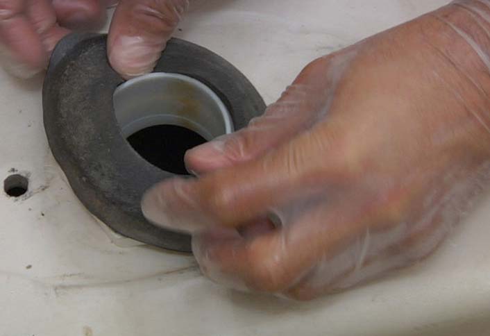 Replacing the spud washer - Repair Leaking Toilet Tank Replacing the spud washer - Repair Leaking Toilet Tank
