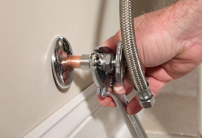 Disconnect ends water supply tube - Remove a Toilet Disconnect ends water supply tube - Remove a Toilet