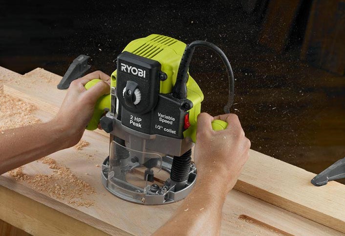 Plunge base router - Selecting a Router Plunge base router - Selecting a Router