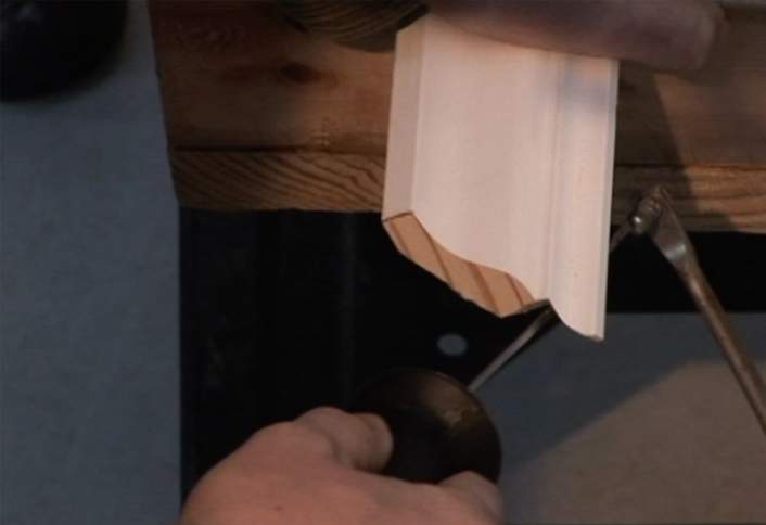 Cut out the fillet - Cutting Cope Crown Moulding Cut out the fillet - Cutting Cope Crown Moulding
