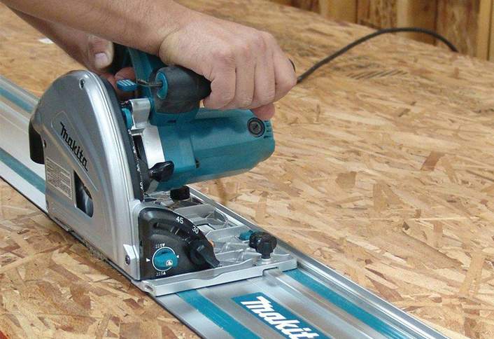 Making cuts - Cutting Ripping with Circular Saw Making cuts - Cutting Ripping with Circular Saw