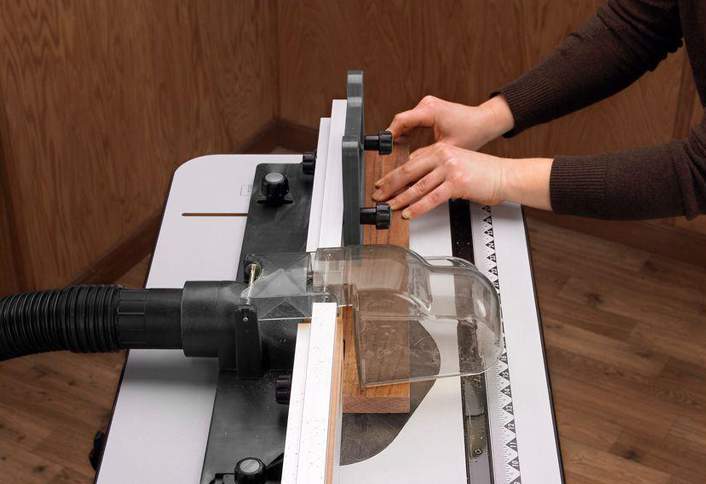 Cutting along guide fence - Using Router Safely Cutting along guide fence - Using Router Safely