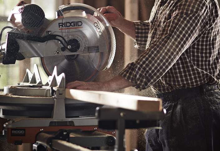 Making cuts - Operating Power Mitre Saws Making cuts - Operating Power Mitre Saws