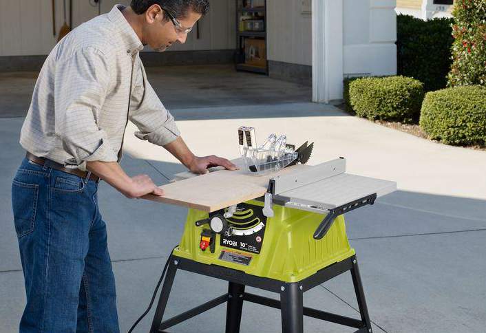 Use fence properly - Cutting and Ripping Table Saw Use fence properly - Cutting and Ripping Table Saw