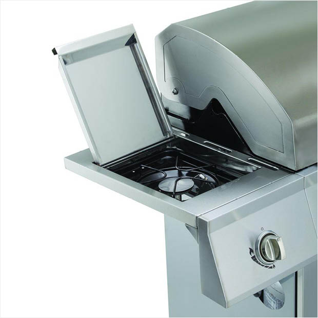 Stainless steel propane grill from Dyna-Glo Stainless steel propane grill from Dyna-Glo
