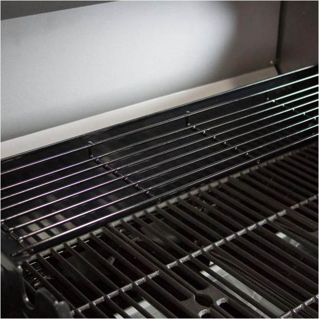 Black propane grill from Dyna-Glo Black propane grill from Dyna-Glo