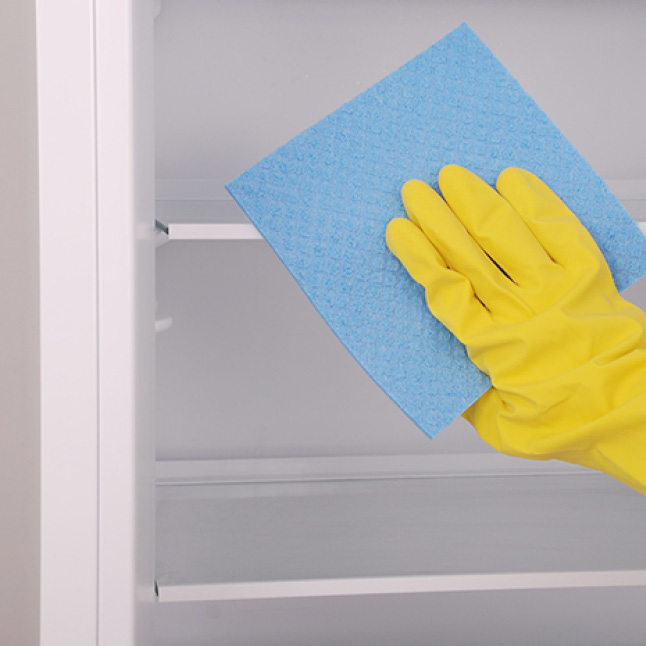 Easy to clean, removable glass shelves Easy to clean, removable glass shelves