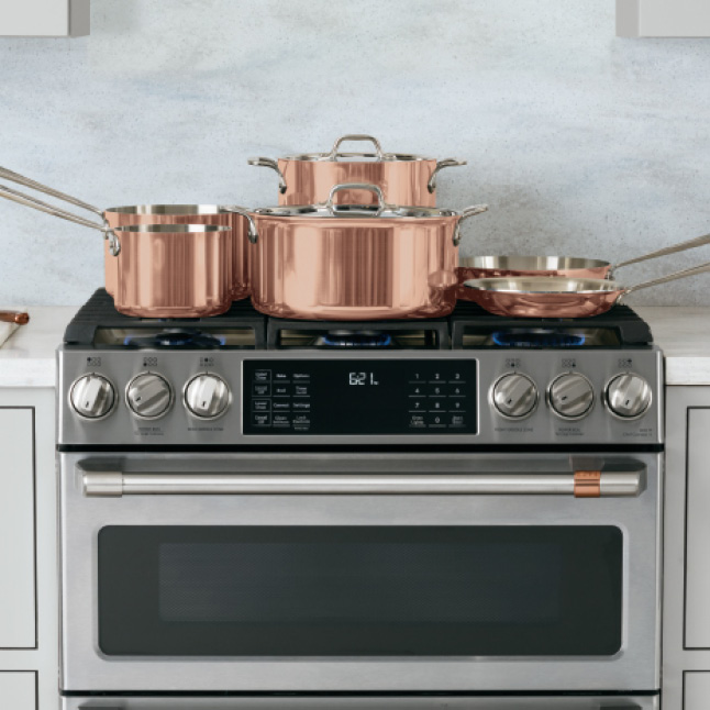 Cafe 30 in. 5.6 cu. ft. Smart Gas Range with SelfClean Oven in Matte White, Fingerprint