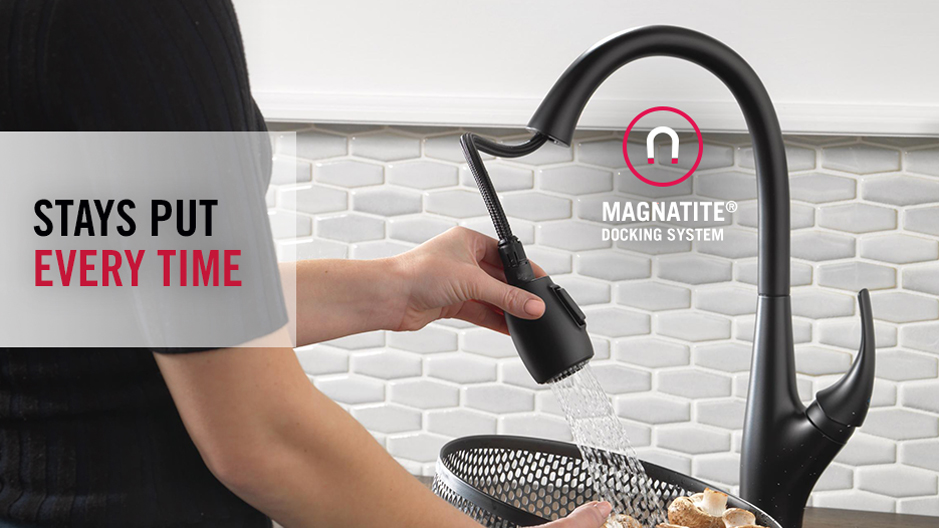 Delta DeLuca SingleHandle PullDown Sprayer Kitchen Faucet with Soap