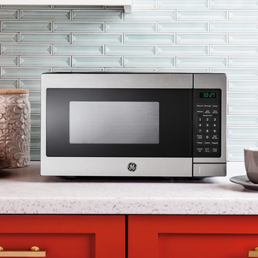 GE 0.7 cu. ft. Small Countertop Microwave in BlackJES1072DMBB The